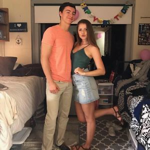 Meet your Posher, Lara